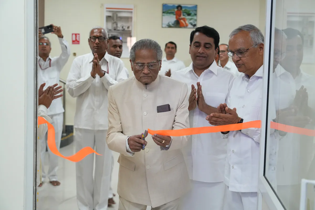 The Chancellor inaugurating the SAI-HPC Facility at SSSIHL CRIF on 7 April 2025